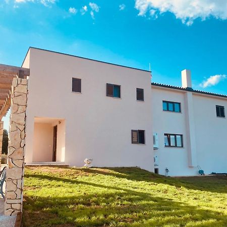 Santalezi Villa Fluggi Near Labin מראה חיצוני תמונה