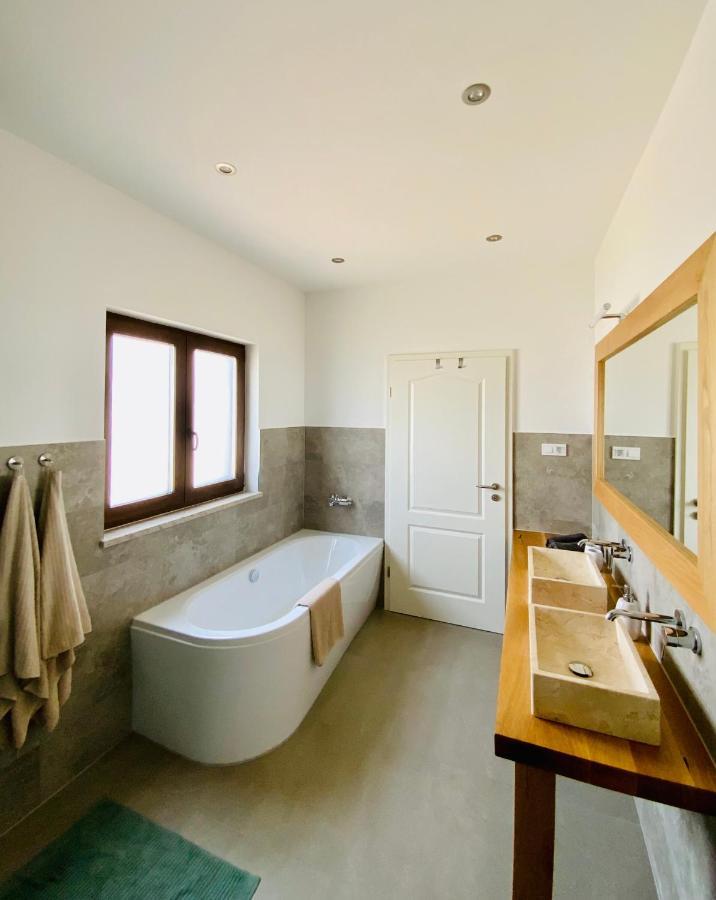 Santalezi Villa Fluggi Near Labin מראה חיצוני תמונה