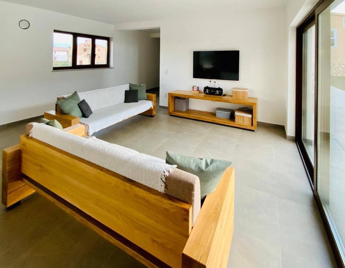 Santalezi Villa Fluggi Near Labin מראה חיצוני תמונה