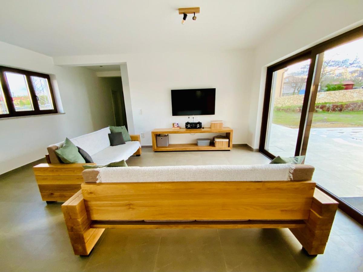 Santalezi Villa Fluggi Near Labin מראה חיצוני תמונה