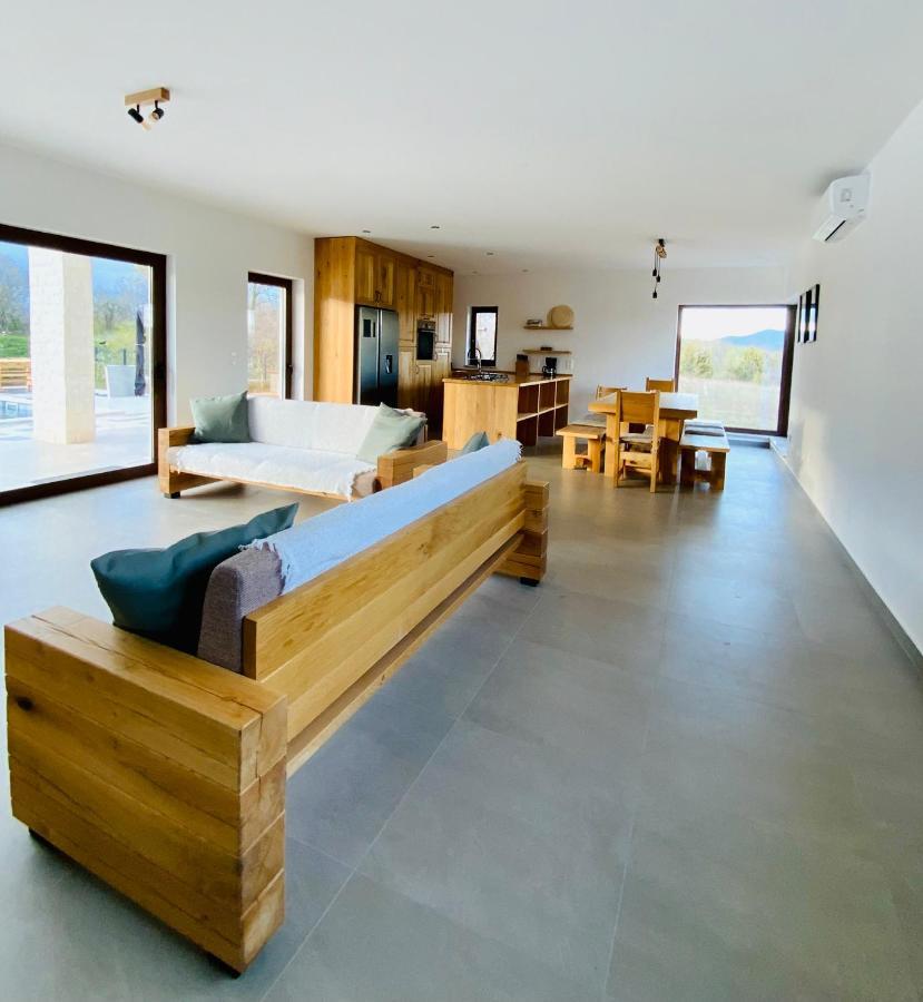 Santalezi Villa Fluggi Near Labin מראה חיצוני תמונה