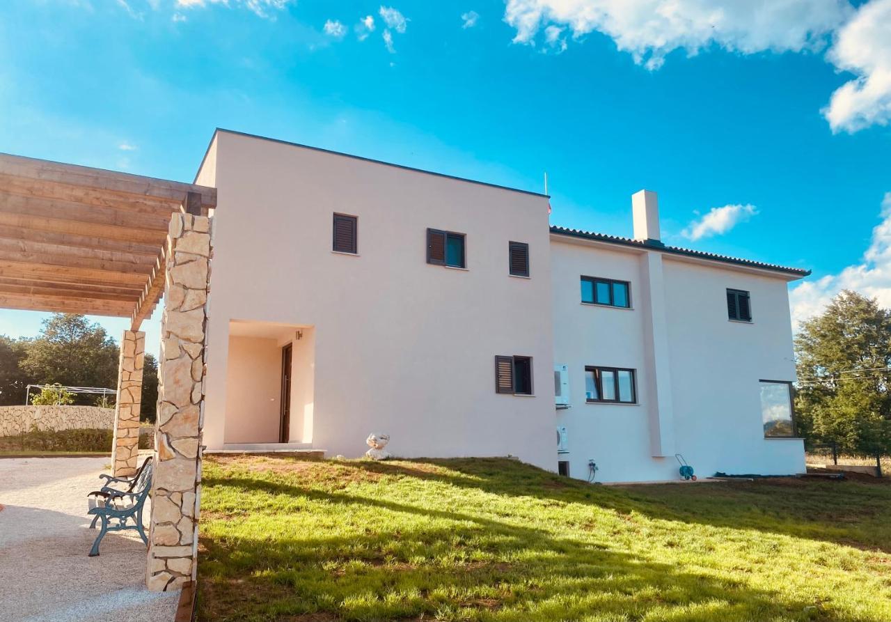 Santalezi Villa Fluggi Near Labin מראה חיצוני תמונה
