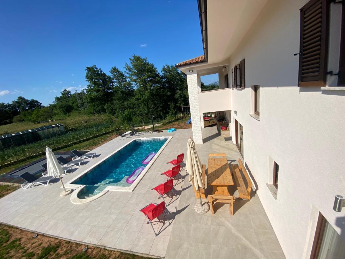 Santalezi Villa Fluggi Near Labin מראה חיצוני תמונה