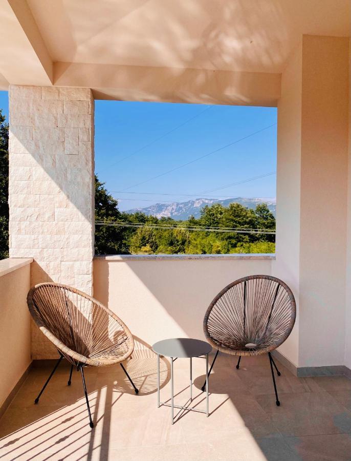 Santalezi Villa Fluggi Near Labin מראה חיצוני תמונה