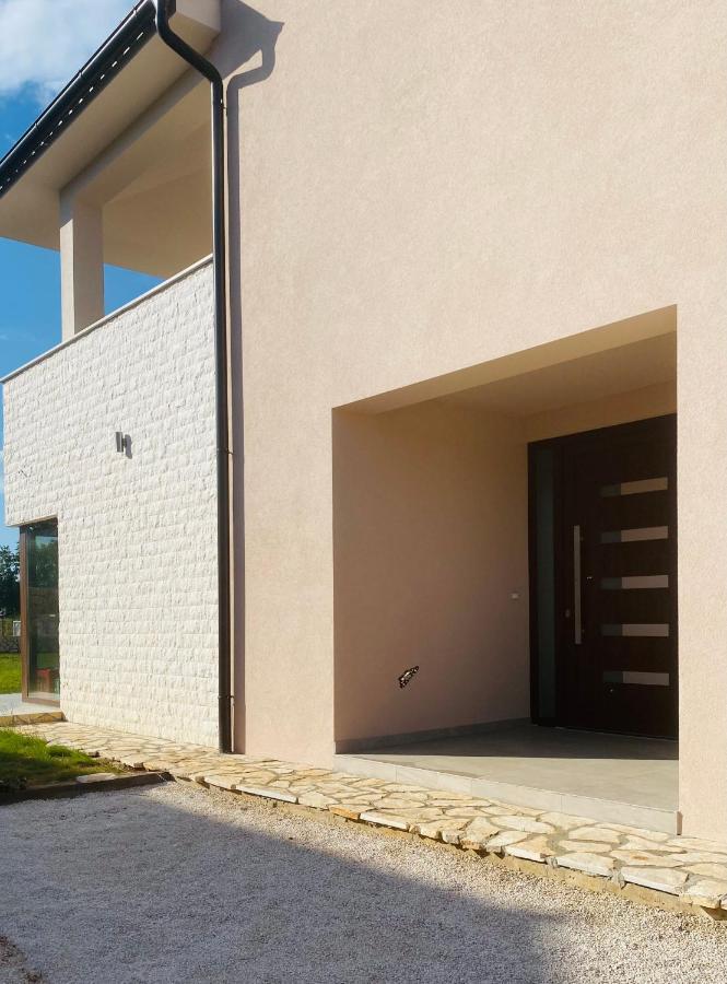 Santalezi Villa Fluggi Near Labin מראה חיצוני תמונה